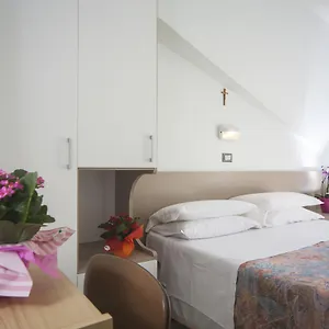 hotel-latini.emilia-romagnahotels.net/